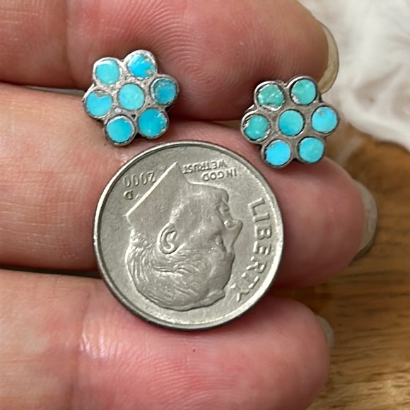 🖤Navajo Sterling turquoise flower earrings - Picture 8 of 10